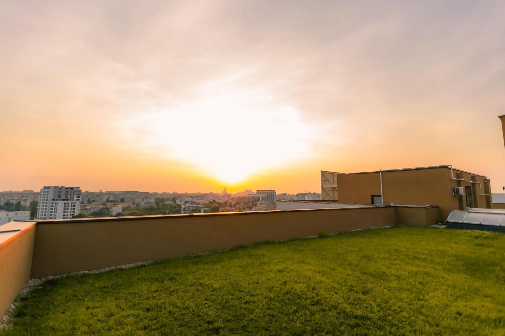 Sunset Apartment - Central Apt With Rooftop Garden Bucureşti Ngoại thất bức ảnh