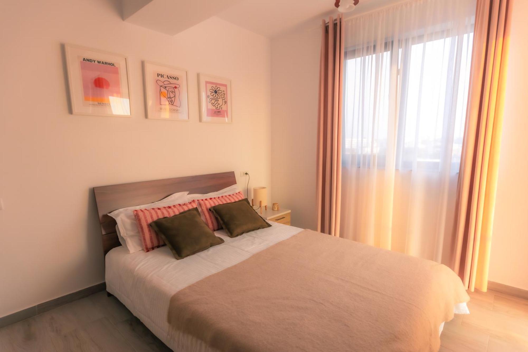 Sunset Apartment - Central Apt With Rooftop Garden Bucureşti Ngoại thất bức ảnh